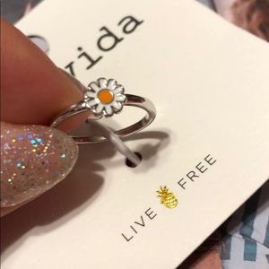 Pura Vida Daisy Ring Size 5